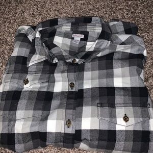 Carhartt women’s XXL flannel button up shirt.